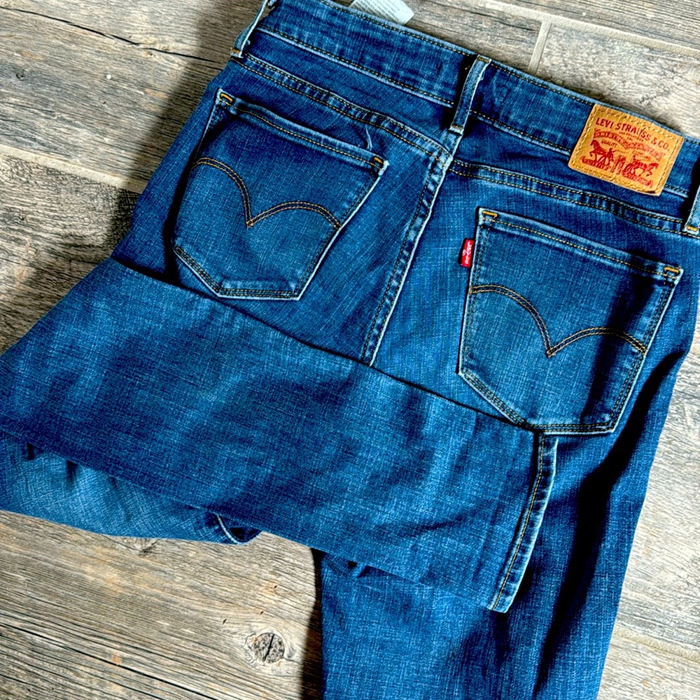 LEVI’S 711 skinny denim jeans size 24x30 mid rise slim through